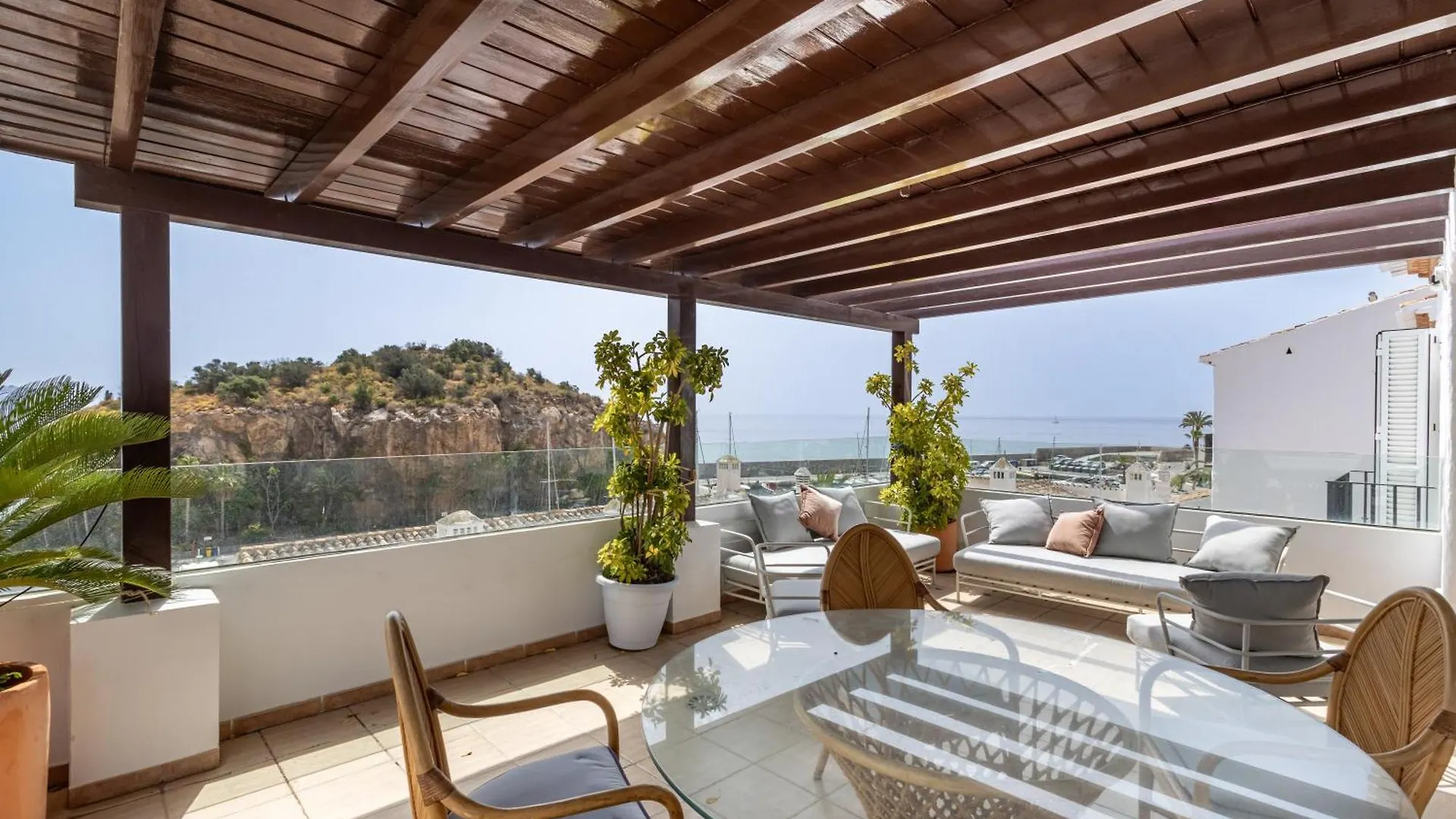 Marina Horizon Suites La Herradura
