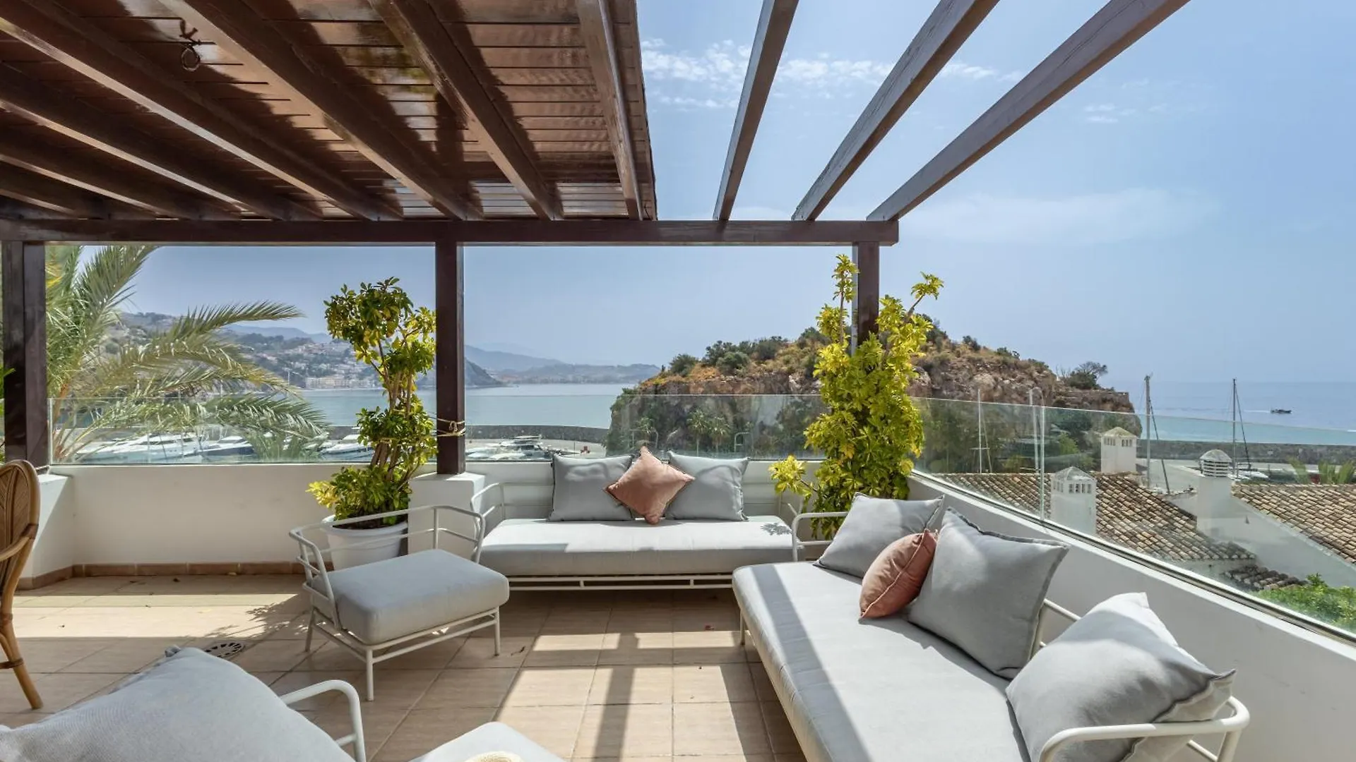 Marina Horizon Suites La Herradura